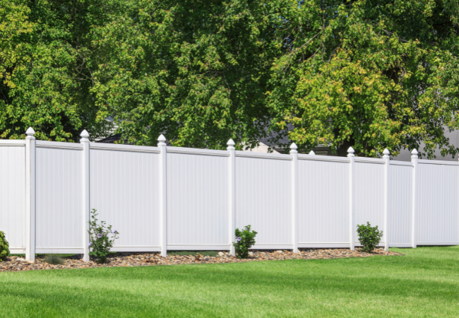 Best Fencing Options for High Winds in Florida