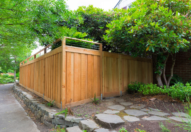 Preparing Your Fence for a Stormy Spring in Florida