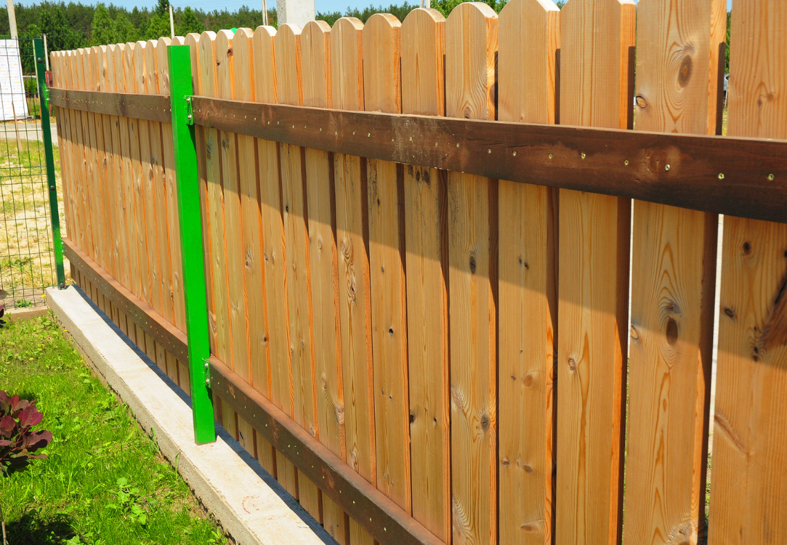 fence installation (1) Tips For A Fence Installation On An Incline